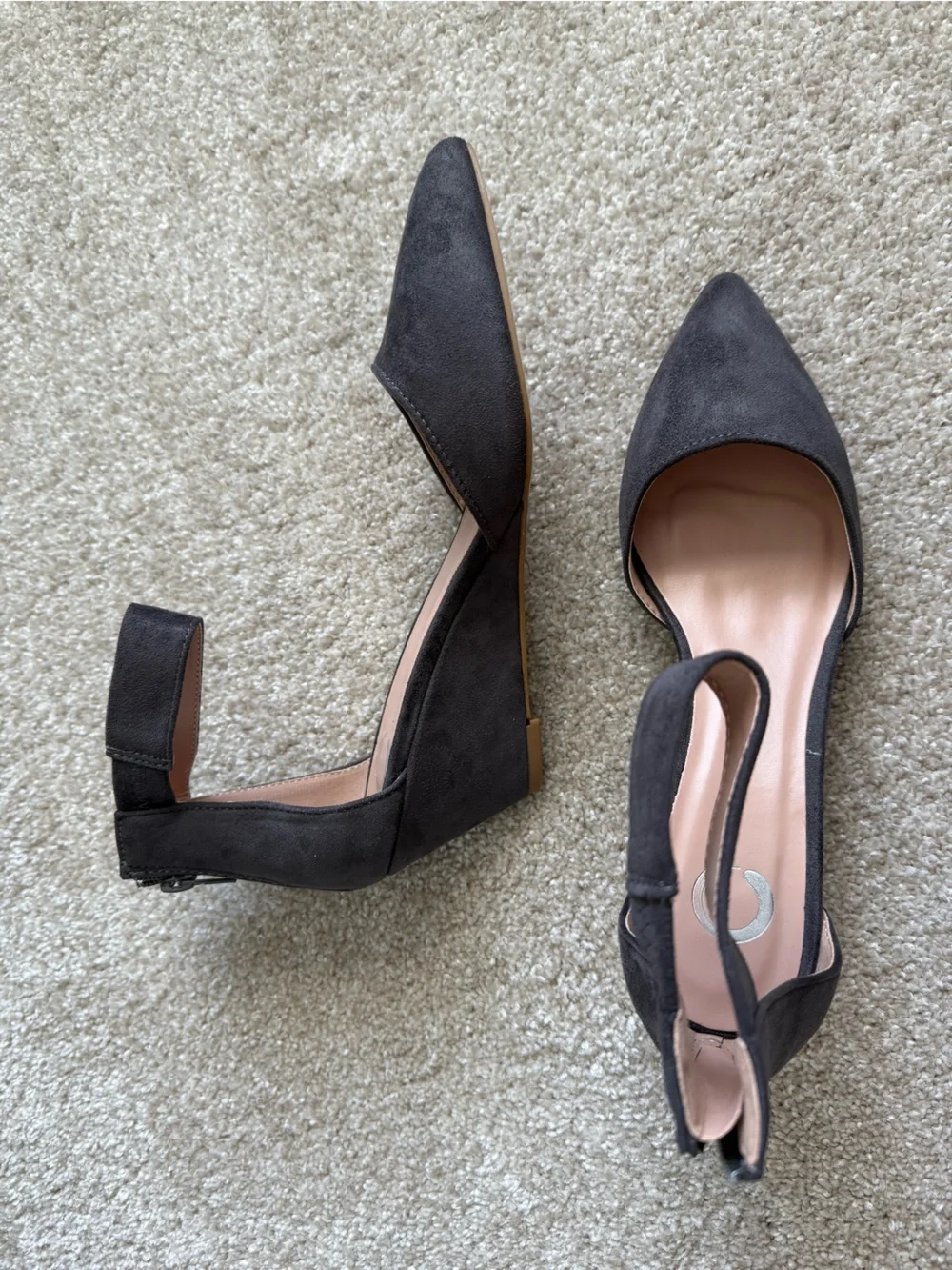 Pointed Wedge Flats in Charcoal Gray